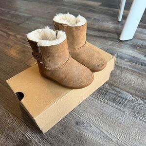 UGG Keelan Toddler Boots Size 6